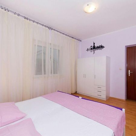 Beautiful Apartment In Center Of 트로기르 외부 사진