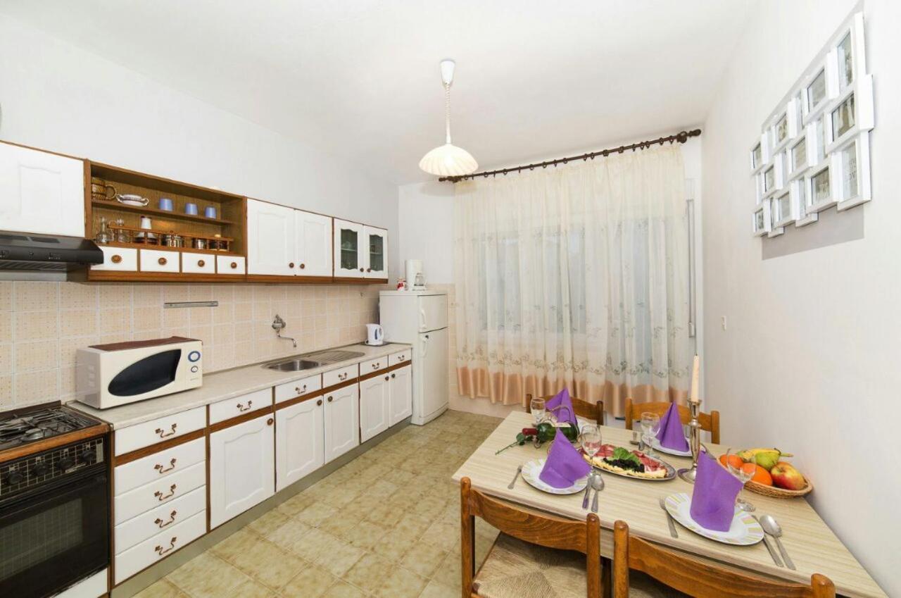 Beautiful Apartment In Center Of 트로기르 외부 사진