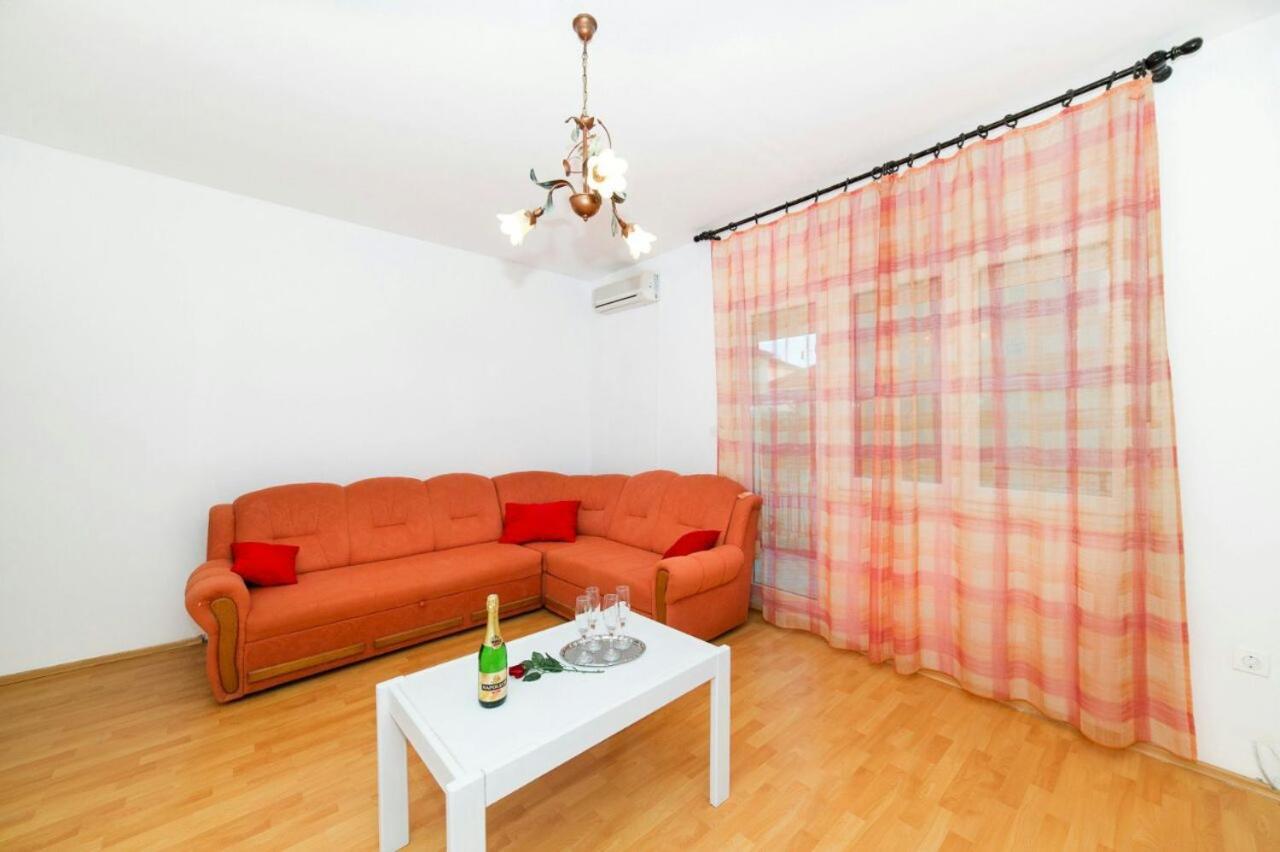 Beautiful Apartment In Center Of 트로기르 외부 사진