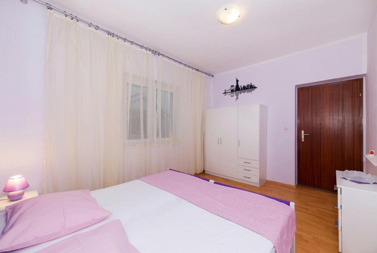 Beautiful Apartment In Center Of 트로기르 외부 사진