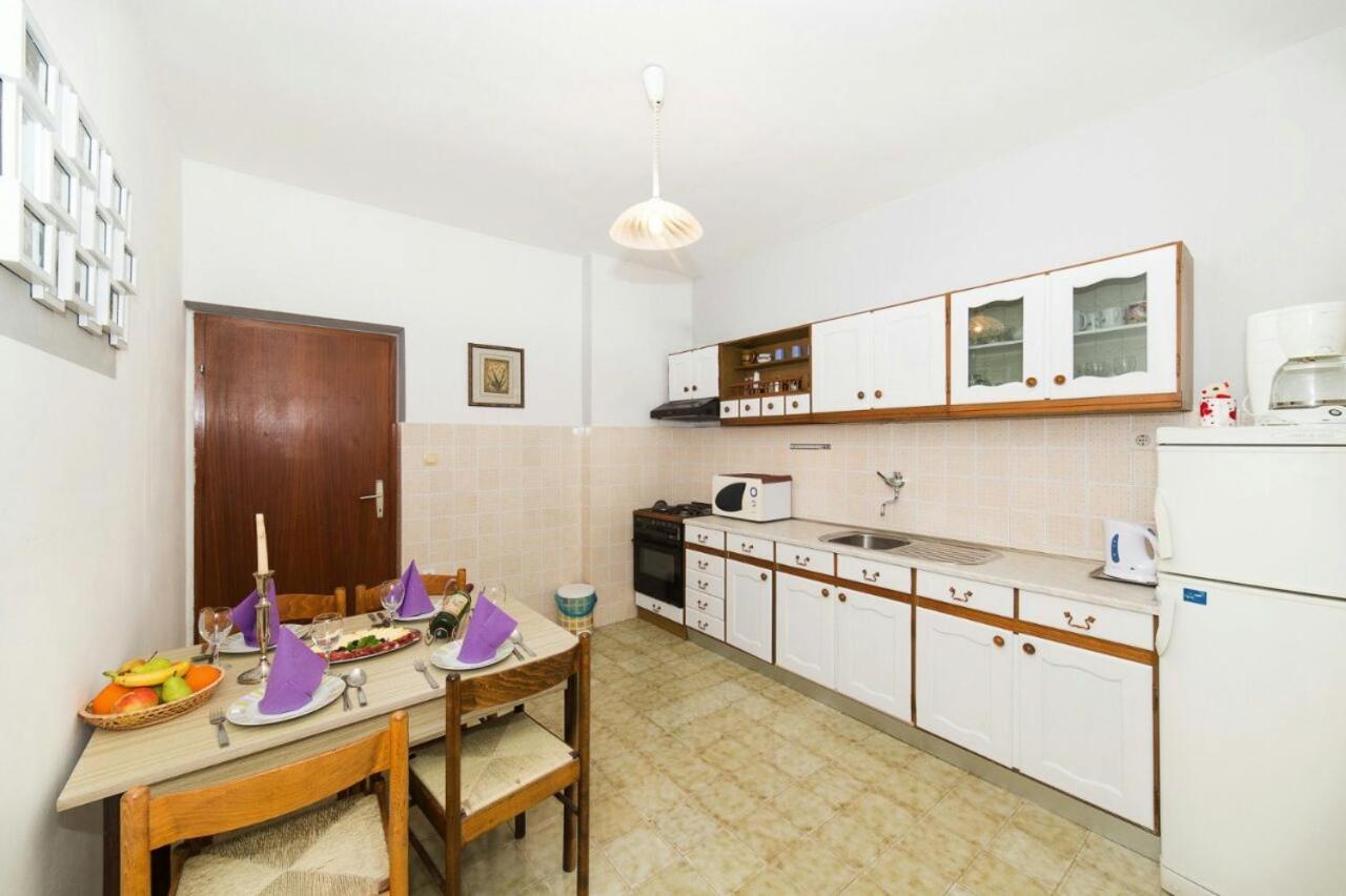 Beautiful Apartment In Center Of 트로기르 외부 사진
