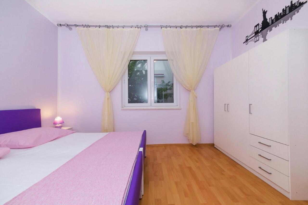 Beautiful Apartment In Center Of 트로기르 외부 사진